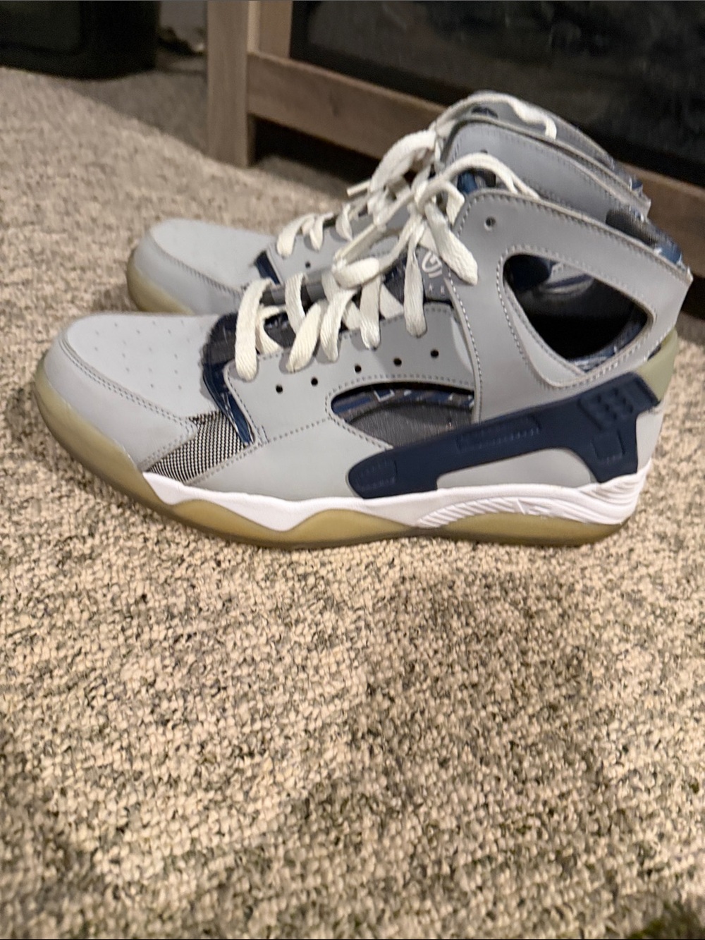 Nike Men's High-Top Sneakers in Light Gray and Navy